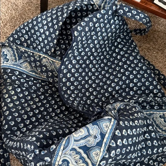 2010s OG Vera Bradley Navy and Light Blue Patterned large duffle - Picture 3 of 3